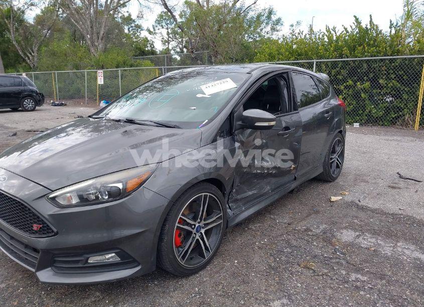 Photo 6 of 2018 Ford Focus ST (VIN 1FADP3L97JL299632)