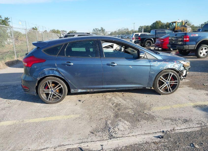 Photo 13 of 2018 Ford Focus ST (VIN 1FADP3L97JL331687)