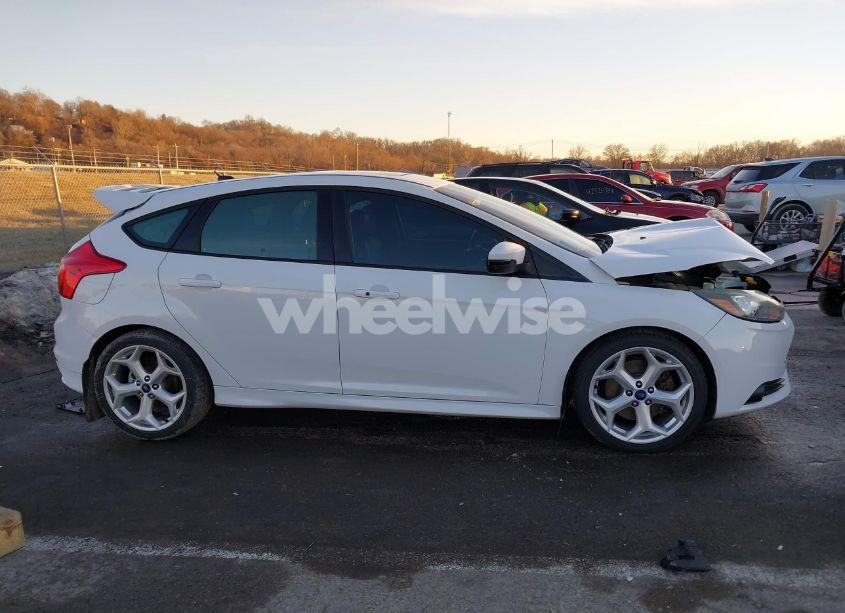 Photo 13 of 2013 Ford Focus ST (VIN 1FADP3L98DL170058)