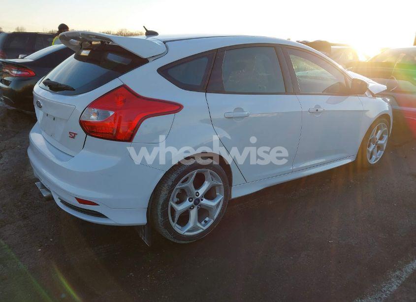 Photo 4 of 2013 Ford Focus ST (VIN 1FADP3L98DL170058)