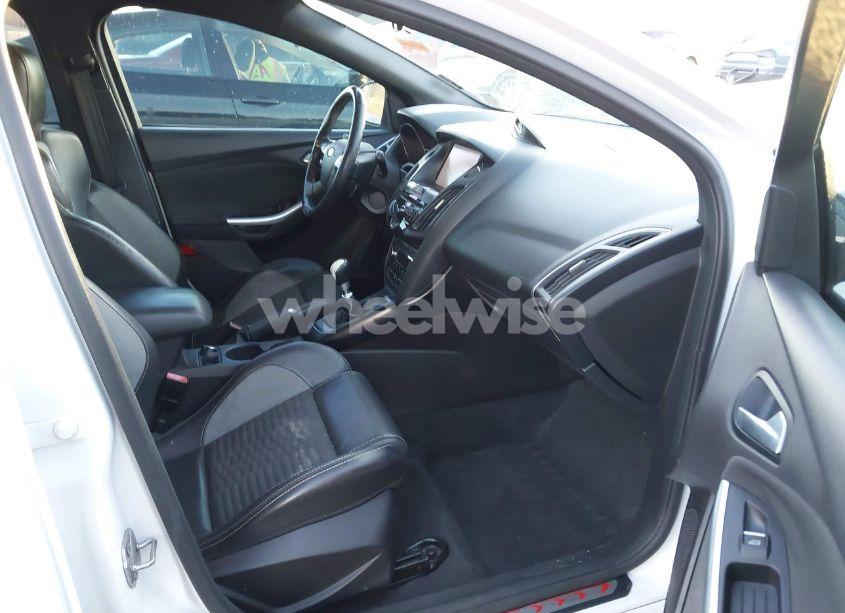 Photo 5 of 2013 Ford Focus ST (VIN 1FADP3L98DL170058)