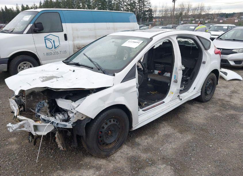 Photo 2 of 2013 Ford Focus (VIN 1FADP3L98DL314045)