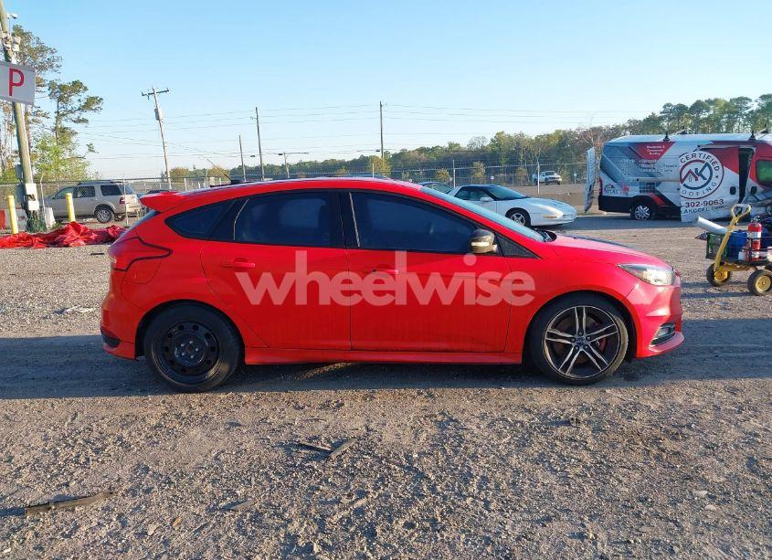 Photo 14 of 2015 Ford Focus ST (VIN 1FADP3L98FL207998)