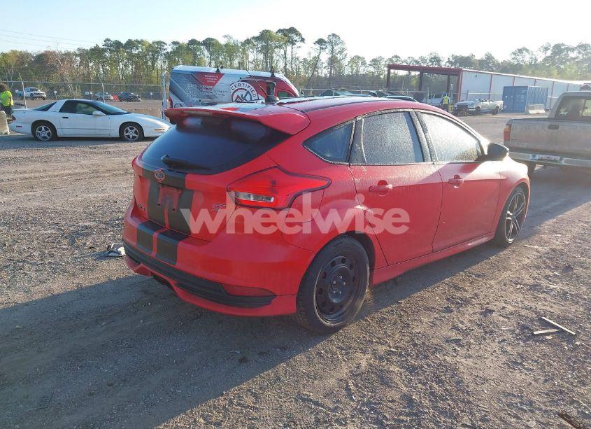 Photo 4 of 2015 Ford Focus ST (VIN 1FADP3L98FL207998)