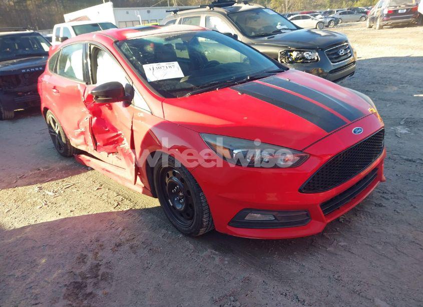 2015 Ford Focus ST (VIN 1FADP3L98FL238958) main photo