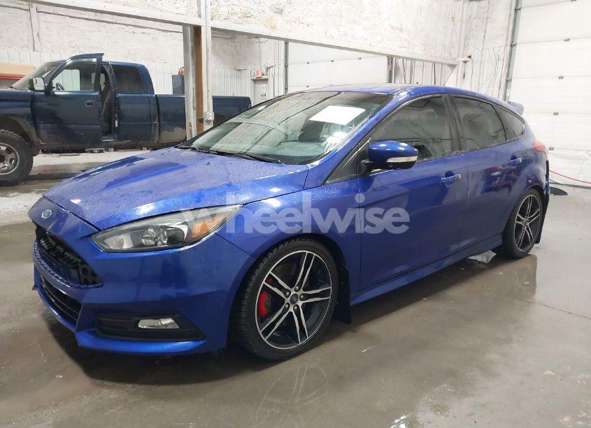 Photo 2 of 2015 Ford Focus ST (VIN 1FADP3L98FL321600)