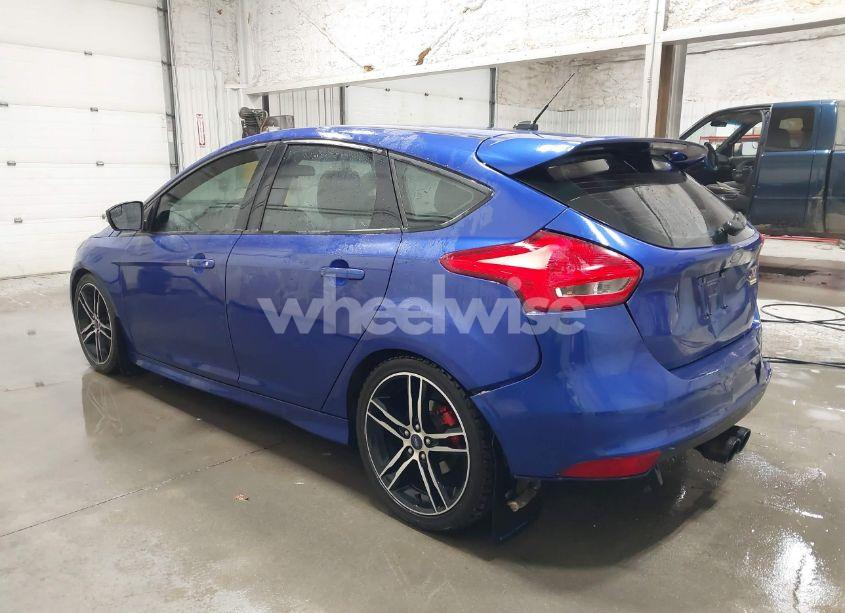 Photo 3 of 2015 Ford Focus ST (VIN 1FADP3L98FL321600)