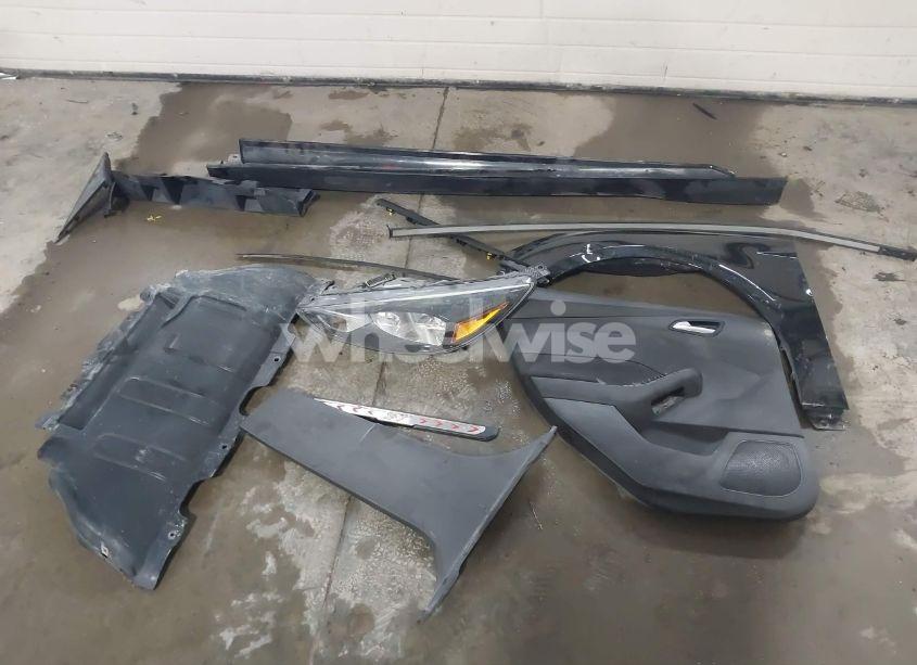 Photo 12 of 2015 Ford Focus ST (VIN 1FADP3L98FL323833)