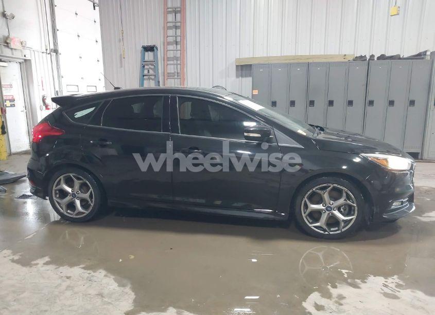 Photo 14 of 2015 Ford Focus ST (VIN 1FADP3L98FL323833)