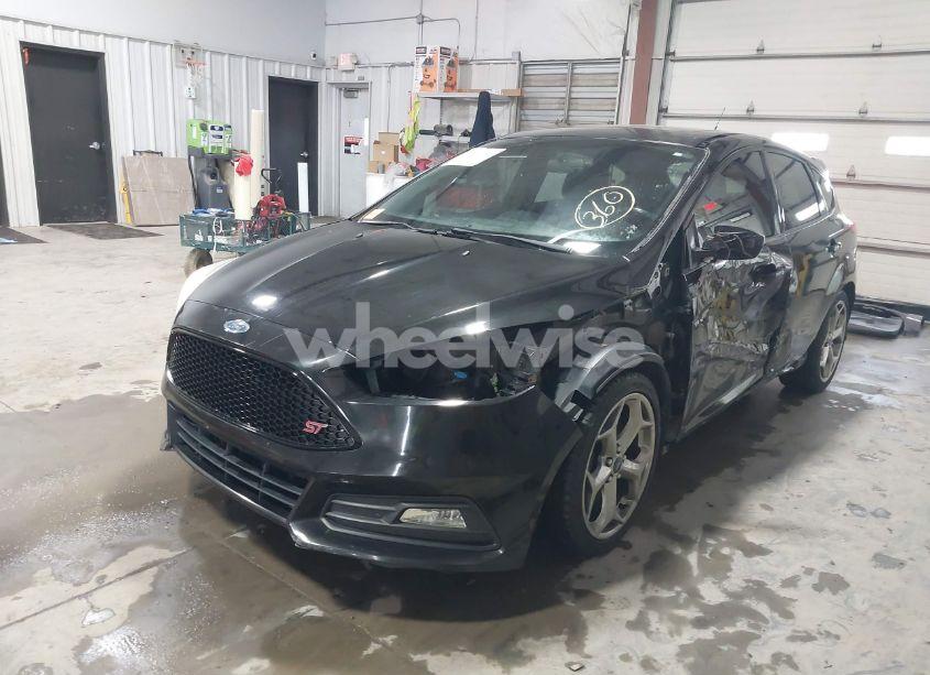 Photo 2 of 2015 Ford Focus ST (VIN 1FADP3L98FL323833)