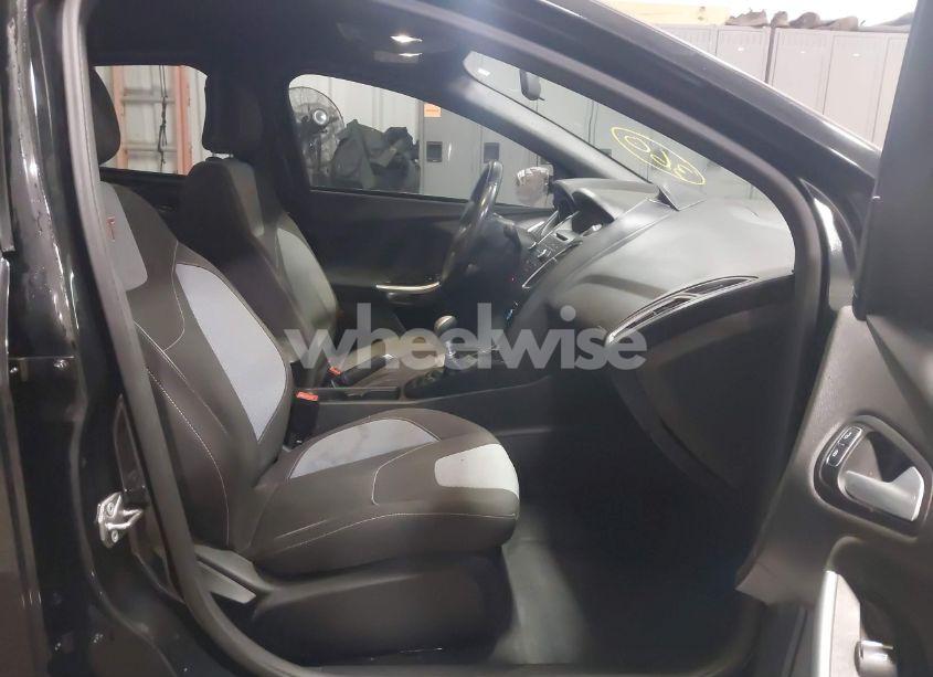 Photo 5 of 2015 Ford Focus ST (VIN 1FADP3L98FL323833)