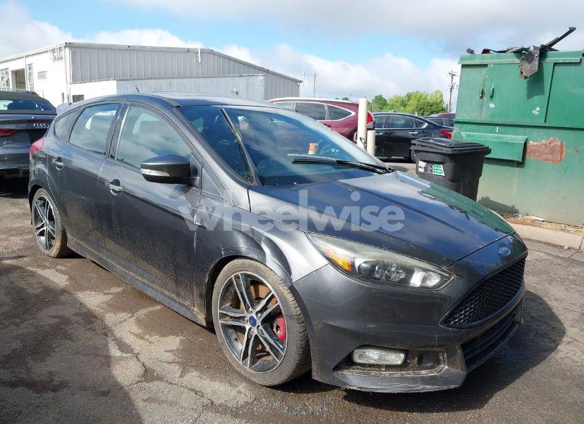 2016 Ford Focus ST (VIN 1FADP3L98GL296781) main photo