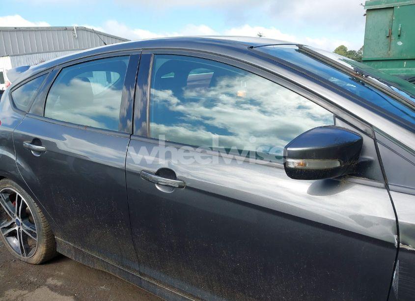 Photo 13 of 2016 Ford Focus ST (VIN 1FADP3L98GL296781)