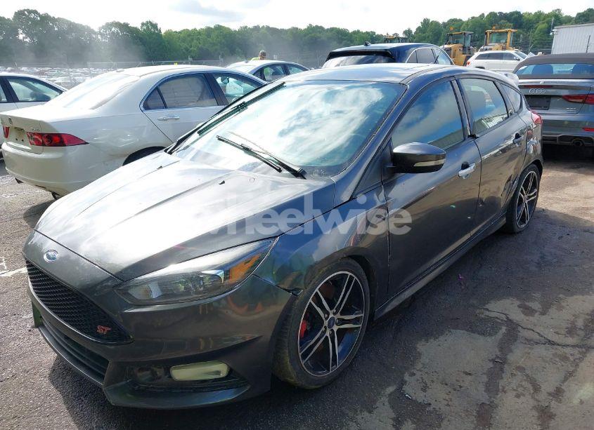 Photo 2 of 2016 Ford Focus ST (VIN 1FADP3L98GL296781)