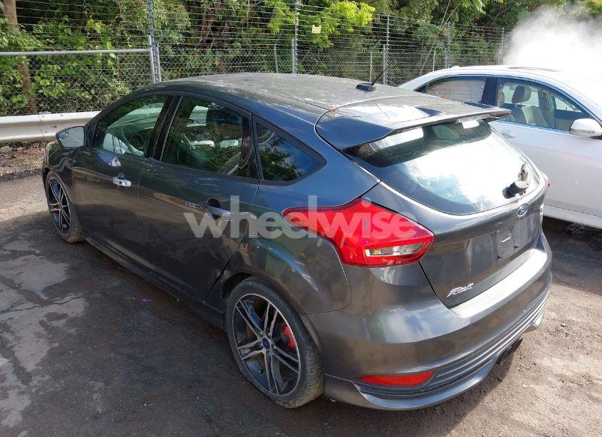 Photo 3 of 2016 Ford Focus ST (VIN 1FADP3L98GL296781)