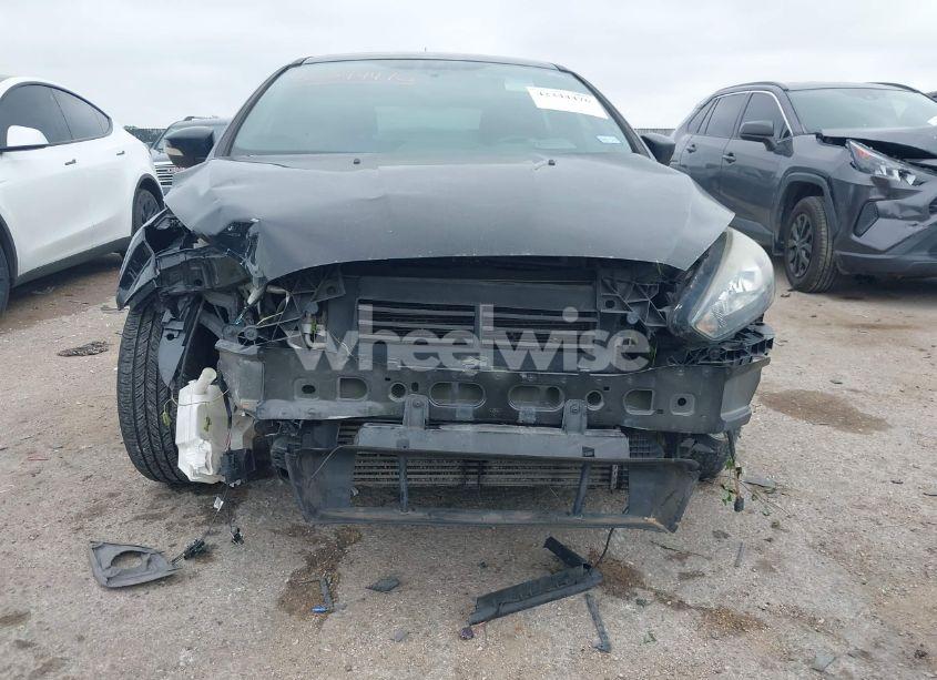 Photo 13 of 2016 Ford Focus ST (VIN 1FADP3L98GL309948)