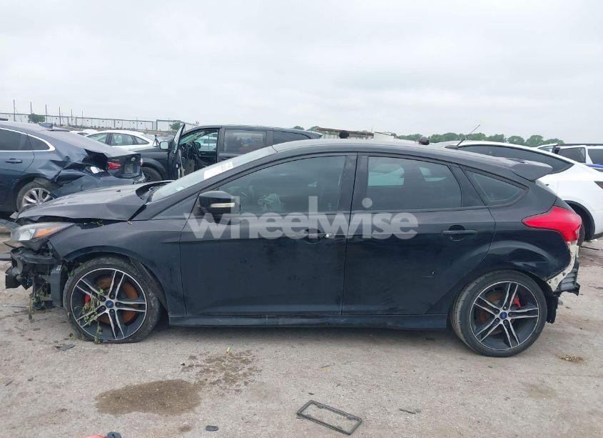 Photo 15 of 2016 Ford Focus ST (VIN 1FADP3L98GL309948)