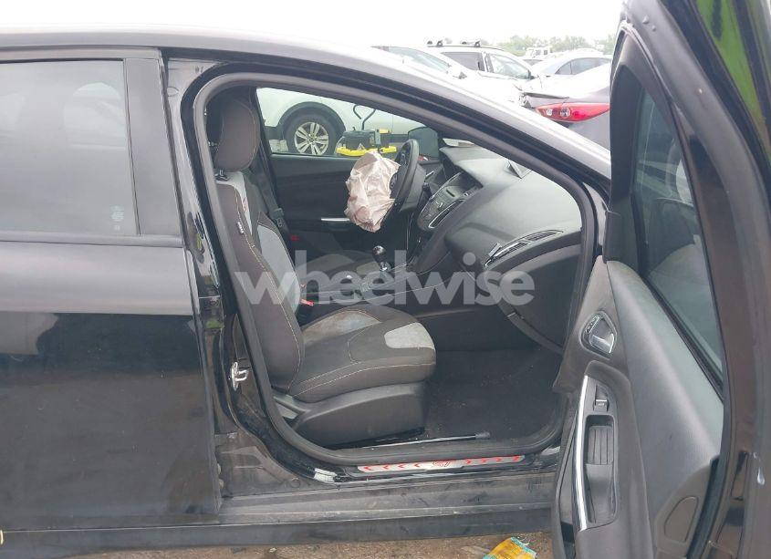 Photo 5 of 2016 Ford Focus ST (VIN 1FADP3L98GL309948)