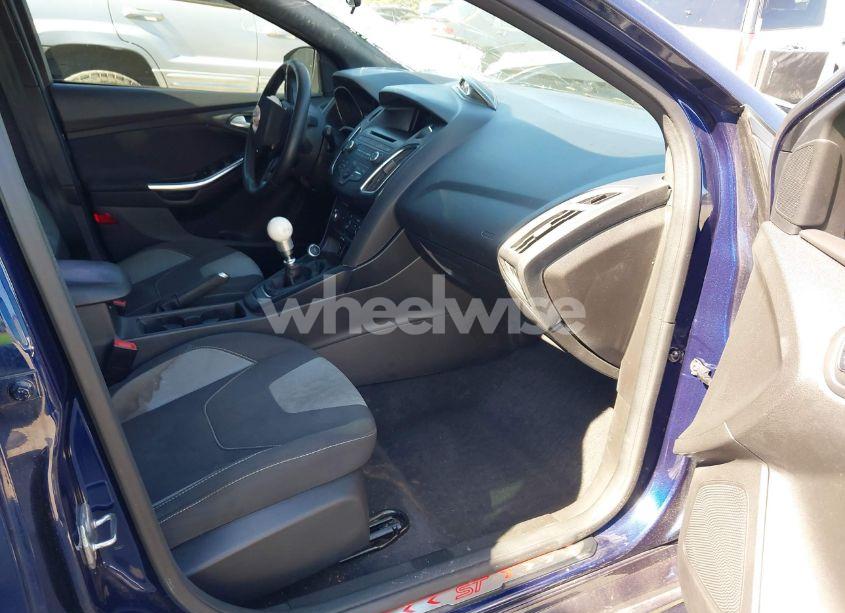 Photo 5 of 2016 Ford Focus ST (VIN 1FADP3L98GL324837)