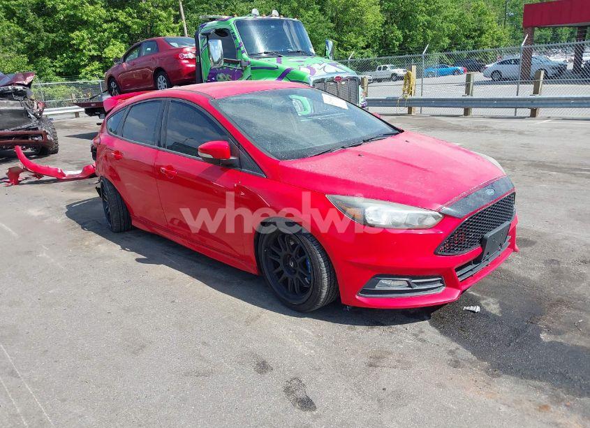 2016 Ford Focus ST (VIN 1FADP3L98GL357272) main photo