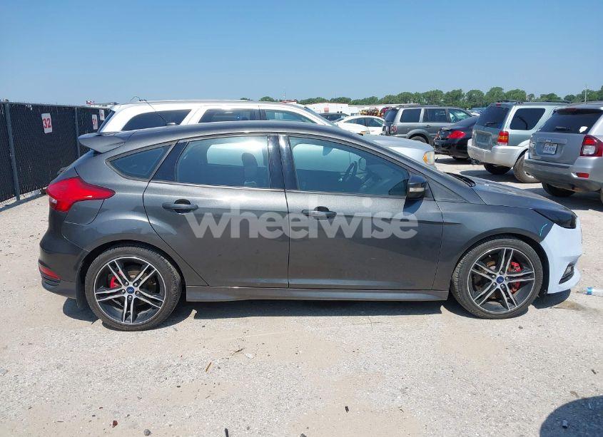 Photo 13 of 2016 Ford Focus ST (VIN 1FADP3L98GL374380)