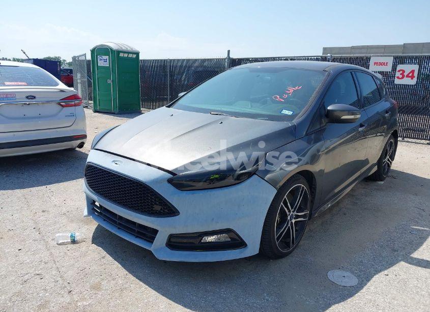 Photo 2 of 2016 Ford Focus ST (VIN 1FADP3L98GL374380)
