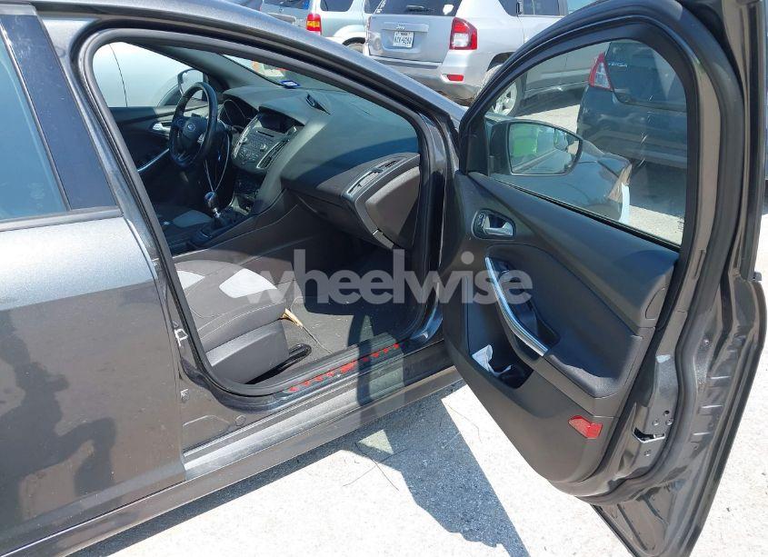 Photo 5 of 2016 Ford Focus ST (VIN 1FADP3L98GL374380)