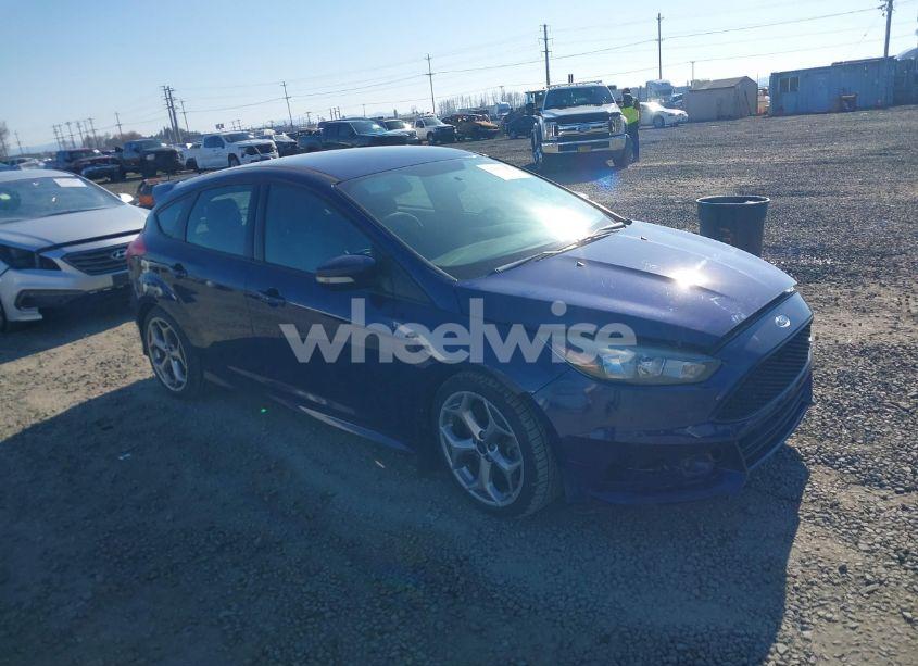 2017 Ford Focus ST (VIN 1FADP3L98HL230765) main photo