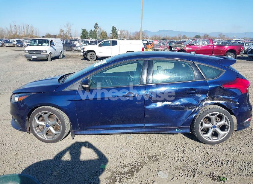Photo 14 of 2017 Ford Focus ST (VIN 1FADP3L98HL230765)