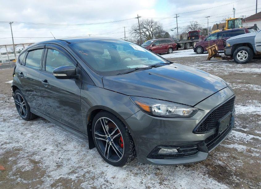 2017 Ford Focus ST (VIN 1FADP3L98HL269632) main photo