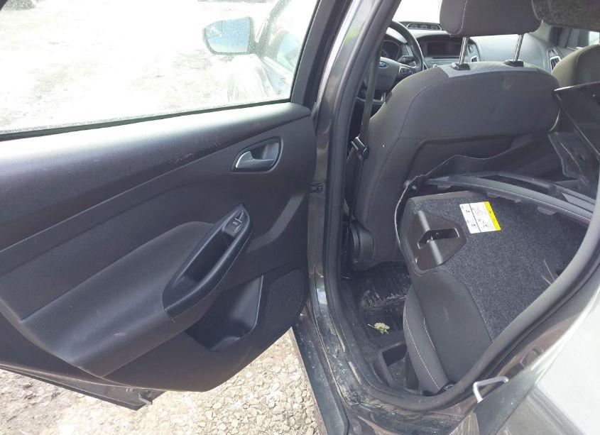 Photo 8 of 2017 Ford Focus ST (VIN 1FADP3L98HL269632)