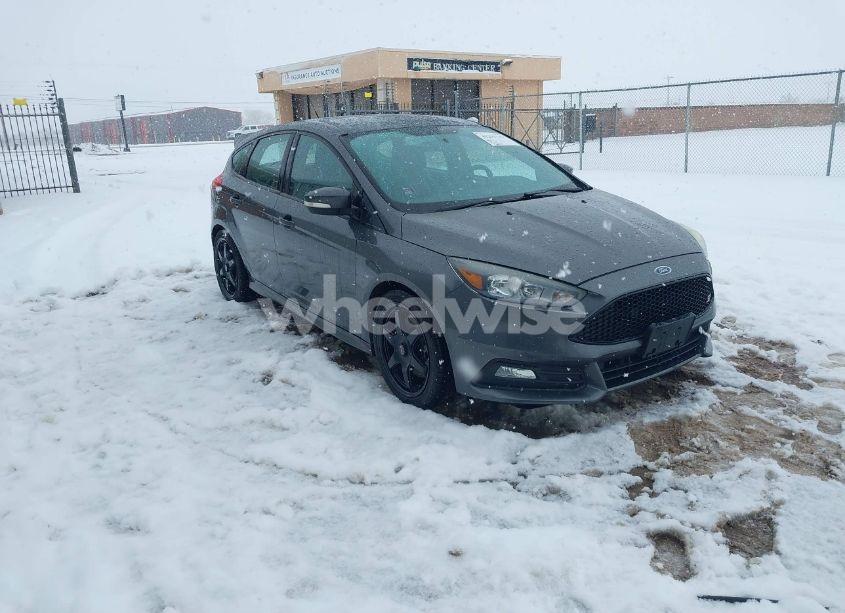 2017 Ford Focus ST (VIN 1FADP3L98HL303455) main photo