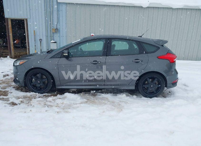 Photo 14 of 2017 Ford Focus ST (VIN 1FADP3L98HL303455)