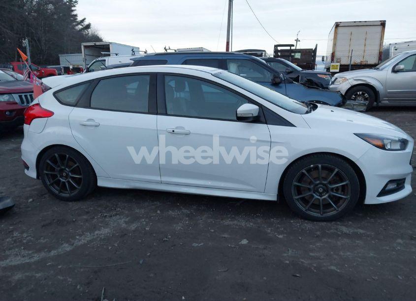 Photo 13 of 2018 Ford Focus ST (VIN 1FADP3L98JL242405)