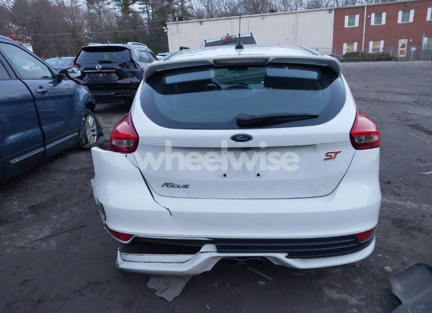 Photo 16 of 2018 Ford Focus ST (VIN 1FADP3L98JL242405)