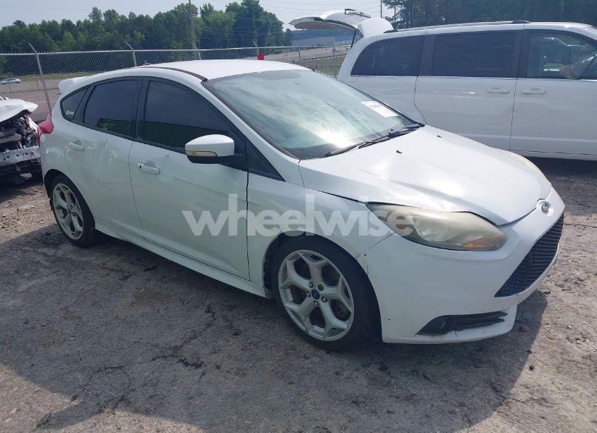 2014 Ford Focus ST (VIN 1FADP3L99EL311771) main photo