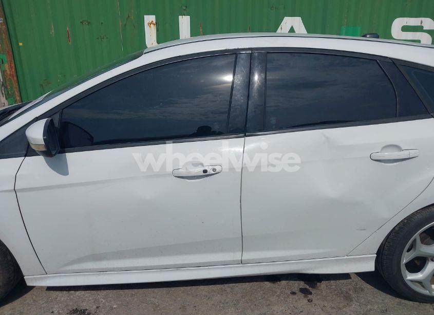 Photo 15 of 2014 Ford Focus ST (VIN 1FADP3L99EL311771)