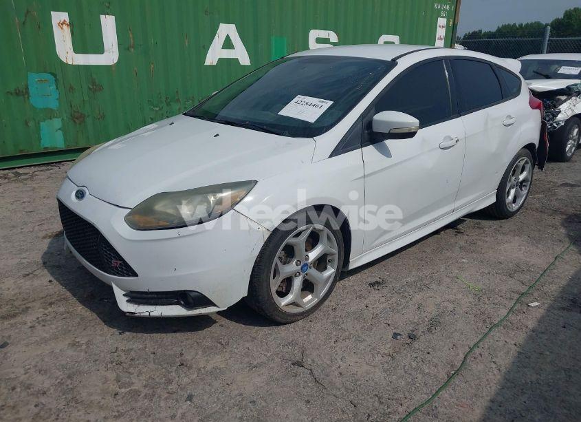 Photo 2 of 2014 Ford Focus ST (VIN 1FADP3L99EL311771)