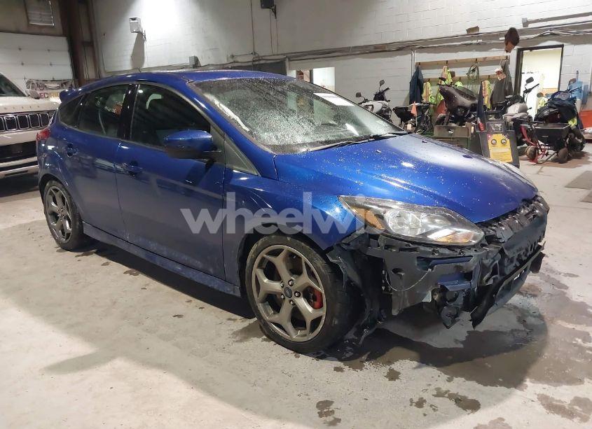 2014 Ford Focus ST (VIN 1FADP3L99EL402023) main photo