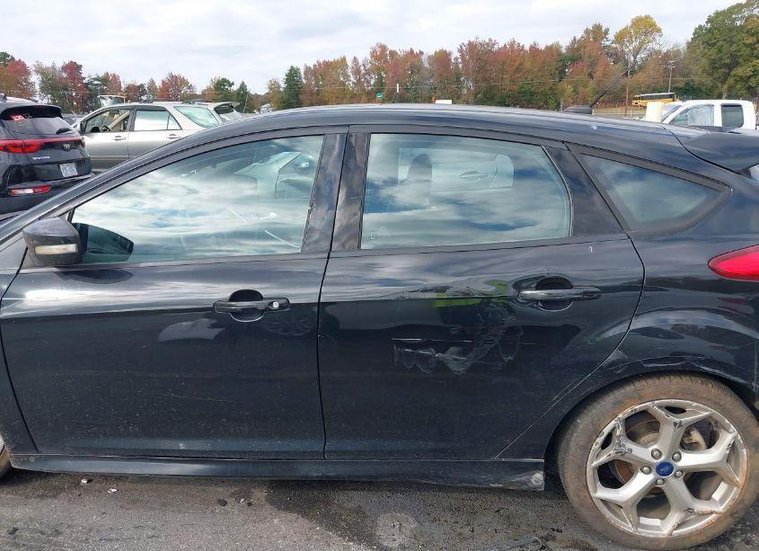 Photo 14 of 2015 Ford Focus ST (VIN 1FADP3L99FL286288)