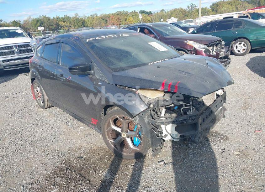 2016 Ford Focus ST (VIN 1FADP3L99GL242423) main photo