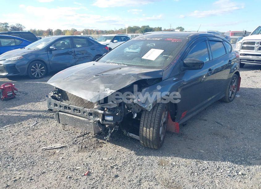 Photo 2 of 2016 Ford Focus ST (VIN 1FADP3L99GL242423)