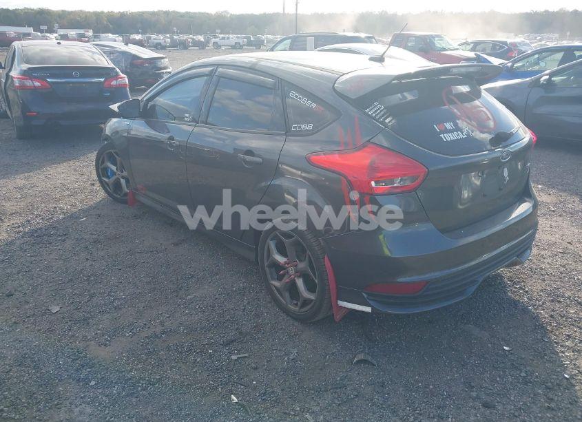 Photo 3 of 2016 Ford Focus ST (VIN 1FADP3L99GL242423)