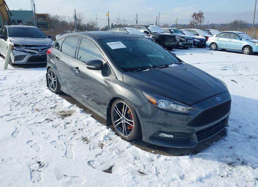 2017 Ford Focus ST (VIN 1FADP3L99HL324816) main photo