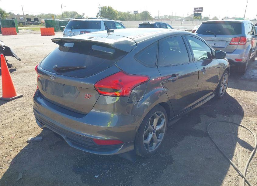 Photo 4 of 2018 Ford Focus ST (VIN 1FADP3L99JL217741)