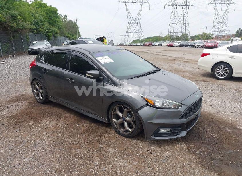 2018 Ford Focus ST (VIN 1FADP3L99JL243272) main photo