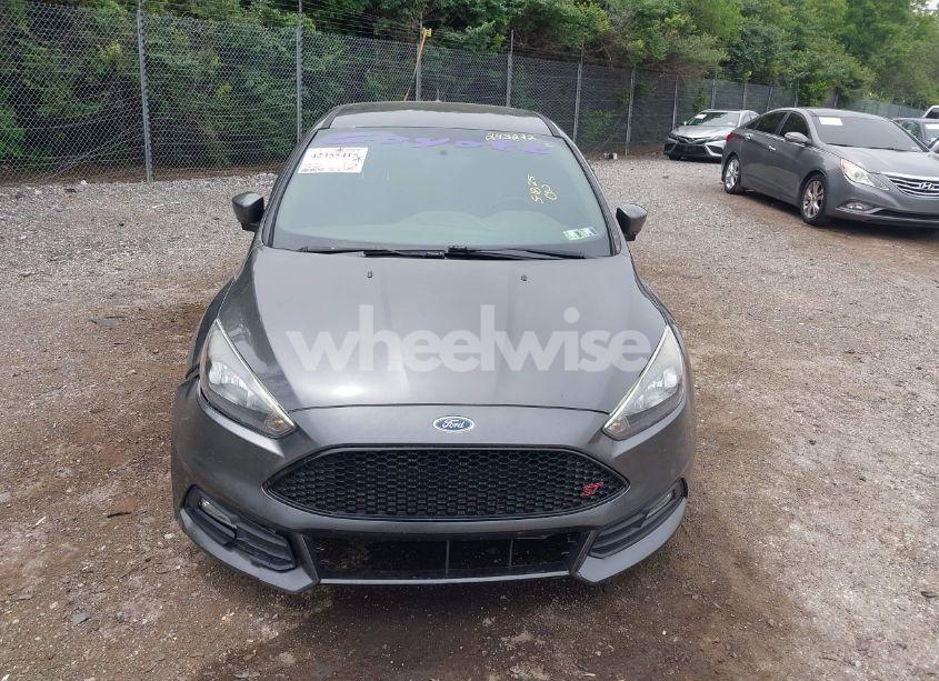 Photo 12 of 2018 Ford Focus ST (VIN 1FADP3L99JL243272)