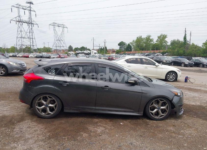 Photo 13 of 2018 Ford Focus ST (VIN 1FADP3L99JL243272)