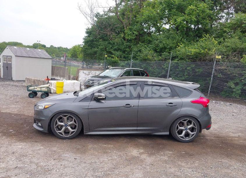 Photo 14 of 2018 Ford Focus ST (VIN 1FADP3L99JL243272)