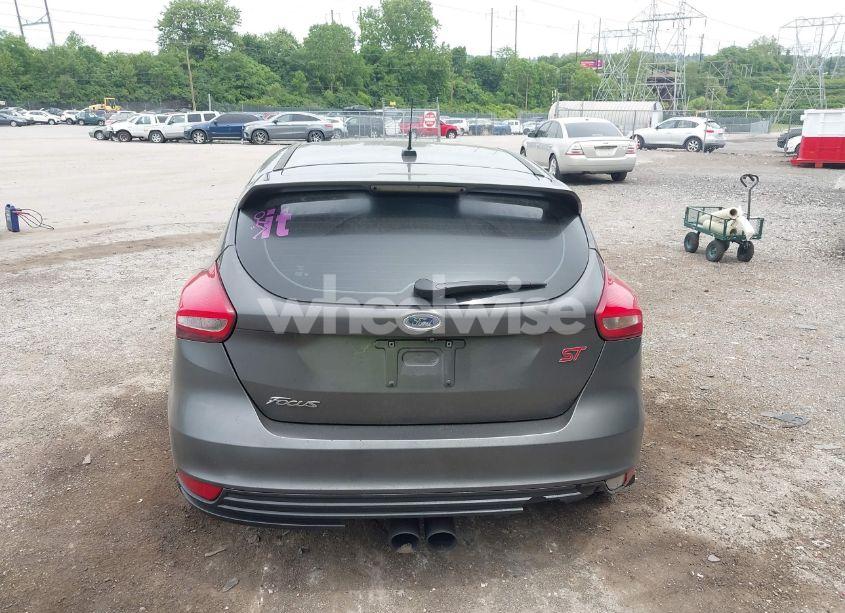 Photo 16 of 2018 Ford Focus ST (VIN 1FADP3L99JL243272)
